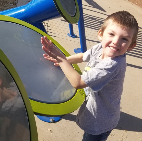 Meet your posher - Picture 2 of 3